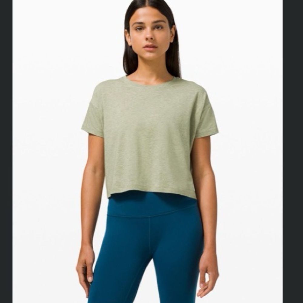 lululemon athletica Cates T-Shirt in size 6